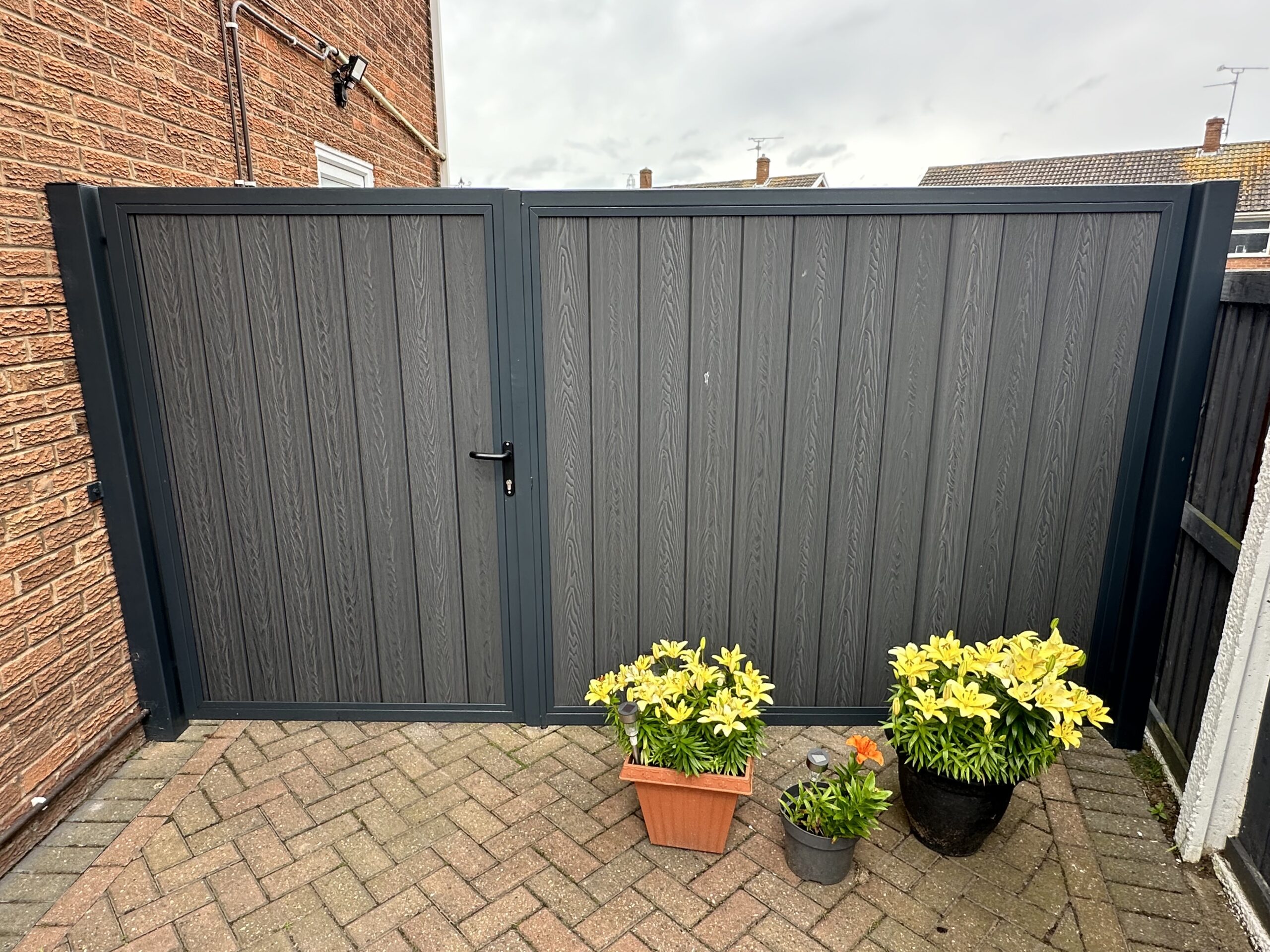 Composite Fencing and Gates North Wales (2)