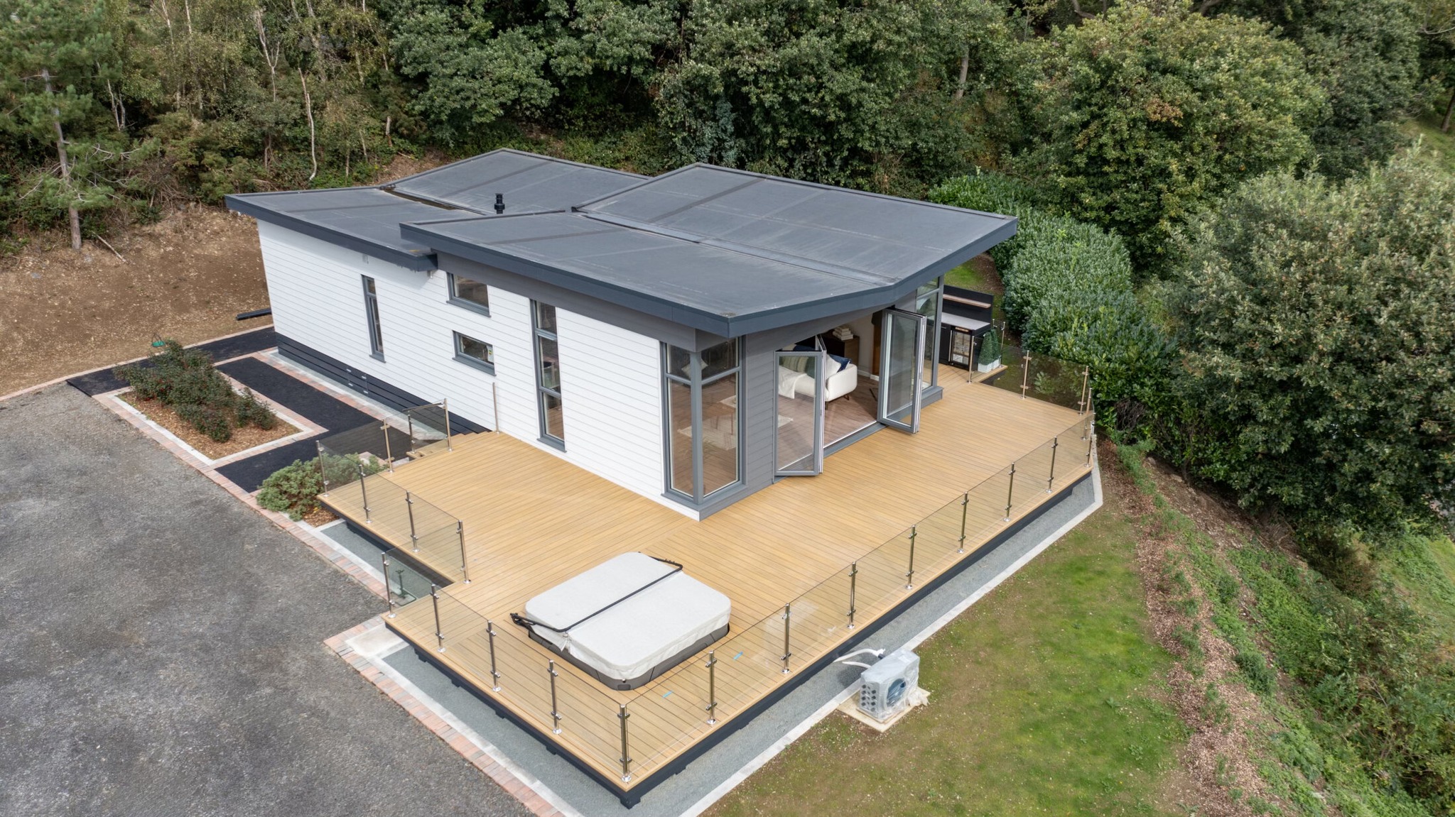 bespoke-lodge-composite-decking-north-wales-1