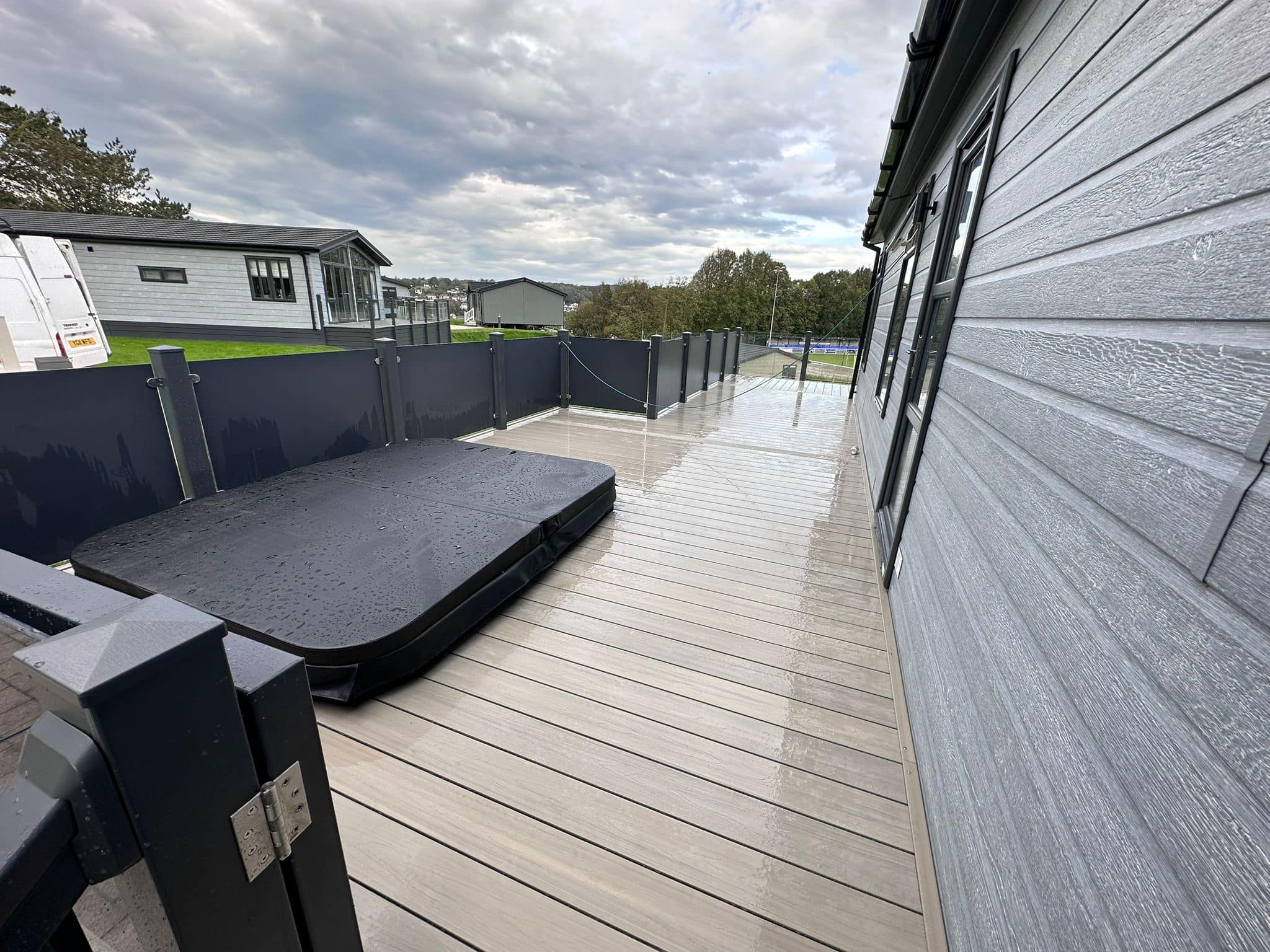 lodge-composite-decking-north-wales-1