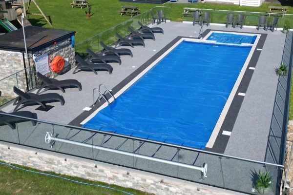 glass-balustrades-around-swimming-pool-in-north-wales-1